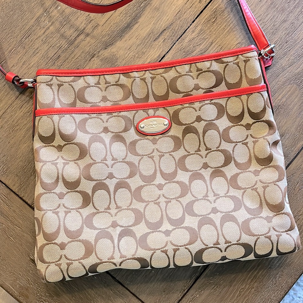 Coach Shoulder bag
Product Code： 2101214796173